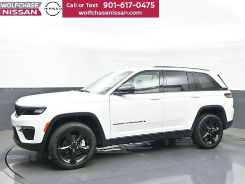 Used 2024 Jeep Grand Cherokee Limited w/ Black Appearance Package RWD image 2