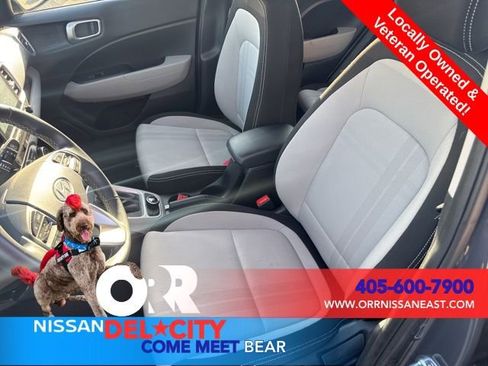 Used 2025 Hyundai Venue SEL FWD image 15
