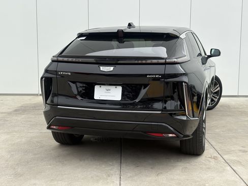 Certified 2024 Cadillac Lyriq Luxury AWD/4WD image 6