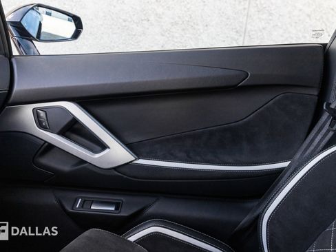 Used 2018 Lamborghini Aventador S image 35