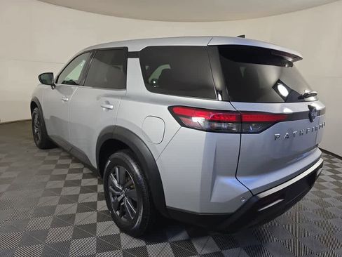 Used 2023 Nissan Pathfinder S image 16