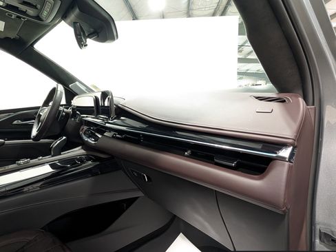 Used 2024 Cadillac Escalade V w/ LPO, ONYX Package image 25