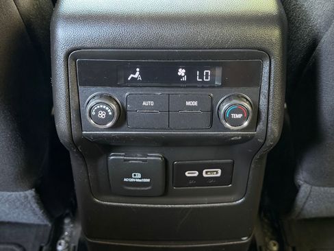 Used 2023 GMC Acadia SLE w/ Driver Convenience Package FWD image 10