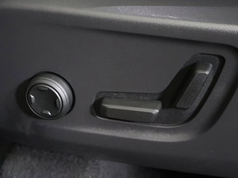 Used 2023 Volvo XC40 B5 Plus w/ Protection Package Premier image 36