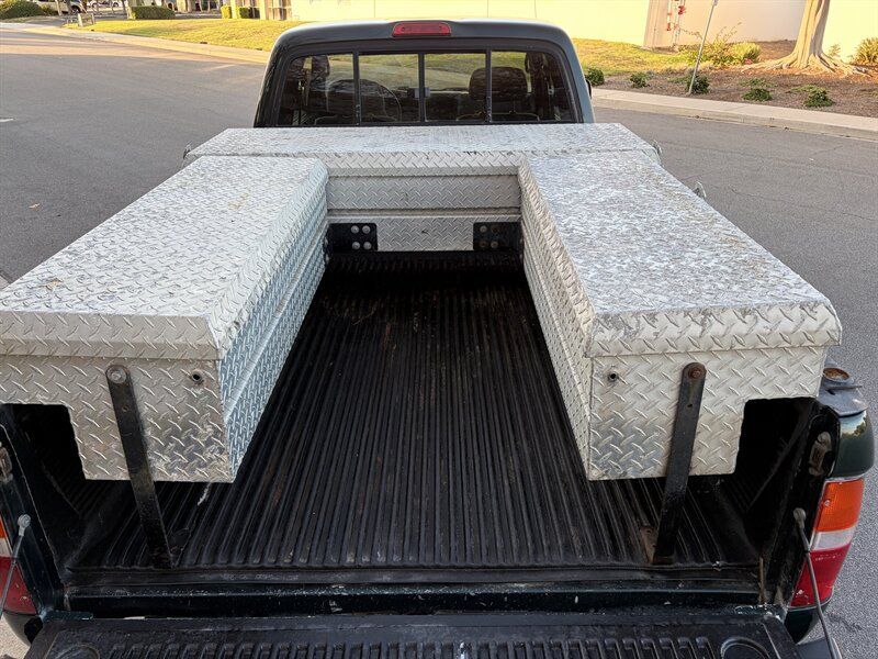 Used 2000 Toyota Tacoma PreRunner RWD image 7