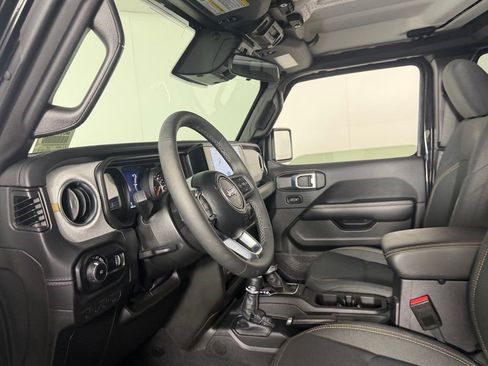 Used 2026 Jeep Wrangler Unlimited Sahara AWD/4WD image 21