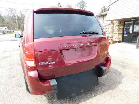 Used 2020 Dodge Grand Caravan SXT FWD image 13