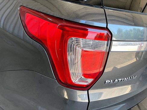 Used 2017 Ford Explorer Platinum image 13