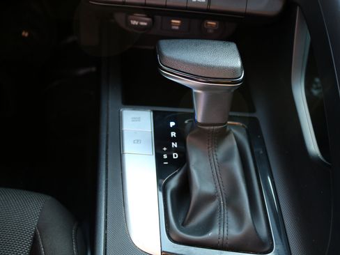 Used 2021 Hyundai Elantra SE image 22