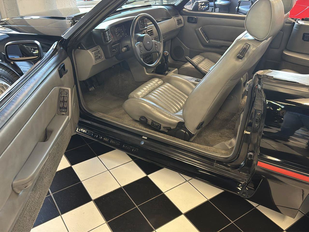 Used 1988 Ford Mustang GT RWD image 14