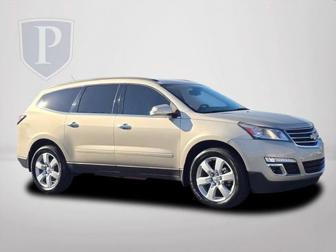 Used 2016 Chevrolet Traverse LT w/ Style and Technology Package image 3