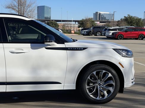 New 2026 Lincoln Aviator AWD image 12
