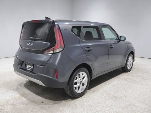 Used 2024 Kia Soul LX w/ Option Group 015 FWD image 2