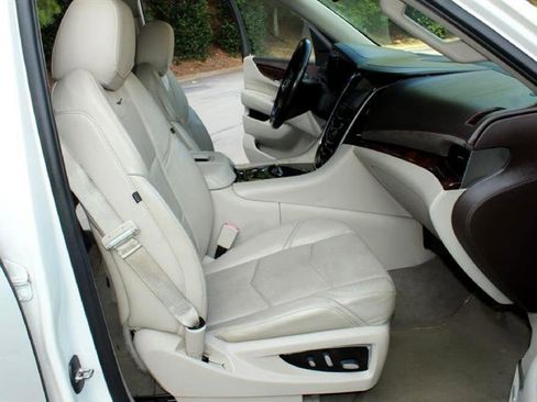 Used 2015 Cadillac Escalade ESV Luxury image 9