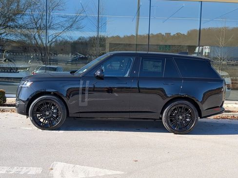 New 2025 Land Rover Range Rover SE image 2