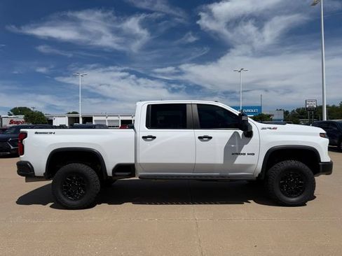 Used 2024 Chevrolet Silverado 2500 ZR2 w/ ZR2 Bison Edition AWD/4WD image 2
