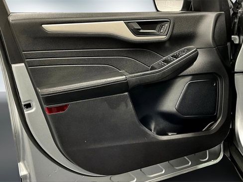 Used 2022 Ford Escape SE image 18