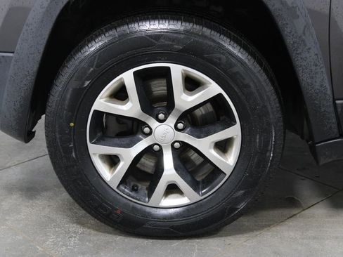 Used 2017 Jeep Cherokee Trailhawk w/ Comfort/Convenience Group image 17