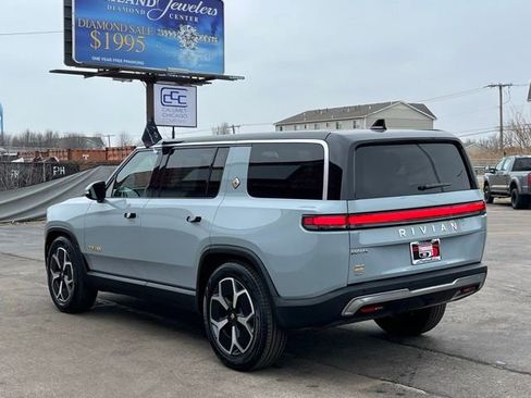 Used 2023 Rivian R1S Adventure image 9