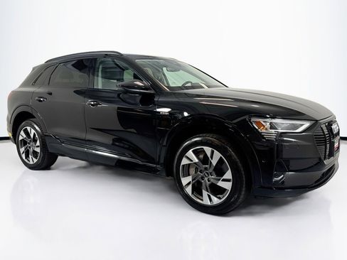 Used 2022 Audi e-tron Premium w/ Convenience Plus Package image 3