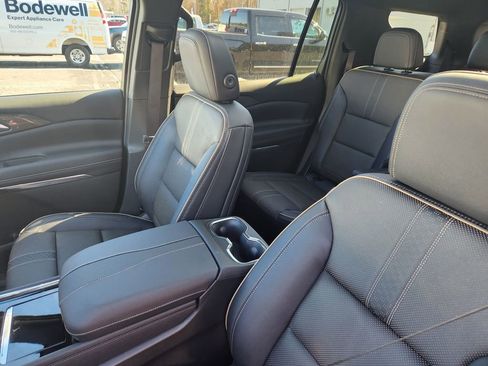 New 2026 Chevrolet Traverse High Country FWD image 14