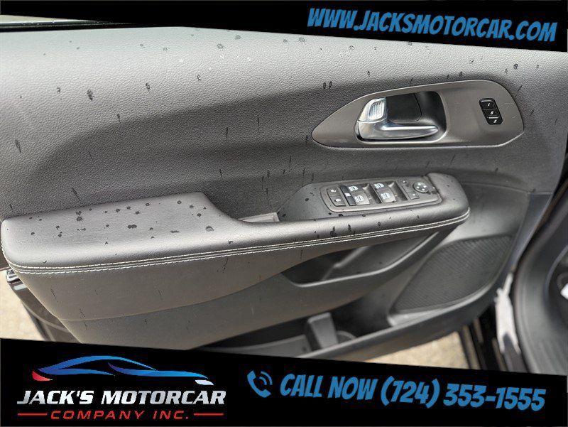 Used 2026 Chrysler Pacifica Select FWD image 19