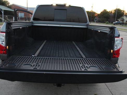 Used 2018 Nissan Titan PRO-4X w/ Pro-4x Convenience Package AWD/4WD image 12