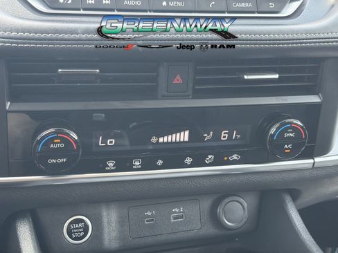 Used 2023 Nissan Rogue SV FWD image 22