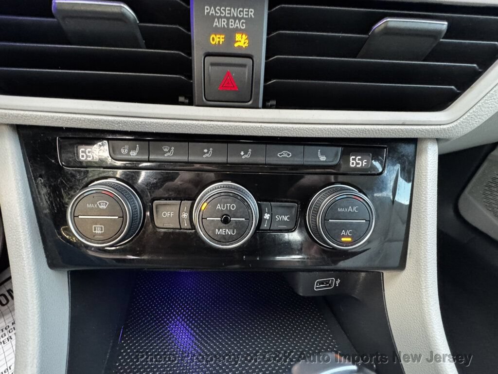 Used 2019 Volkswagen Jetta SEL w/ Cold Weather Package FWD image 32