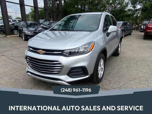 Used 2020 Chevrolet Trax LS w/ Tint and Cruise Package FWD image 1