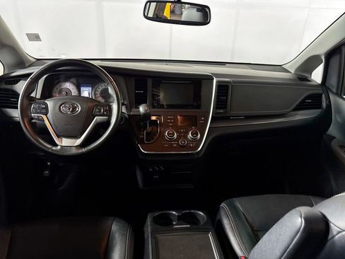 Used 2015 Toyota Sienna SE w/ SE Preferred Package FWD image 12