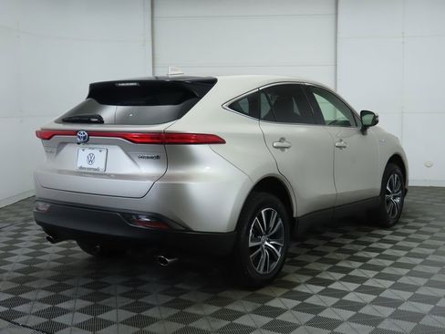 Used 2021 Toyota Venza LE image 5