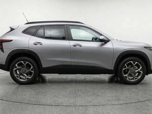 Used 2025 Chevrolet Trax LT image 11