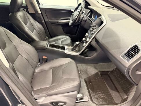 Used 2015 Volvo XC60 T6 Platinum FWD image 22