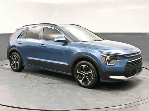 Used 2023 Kia Niro EX image 3