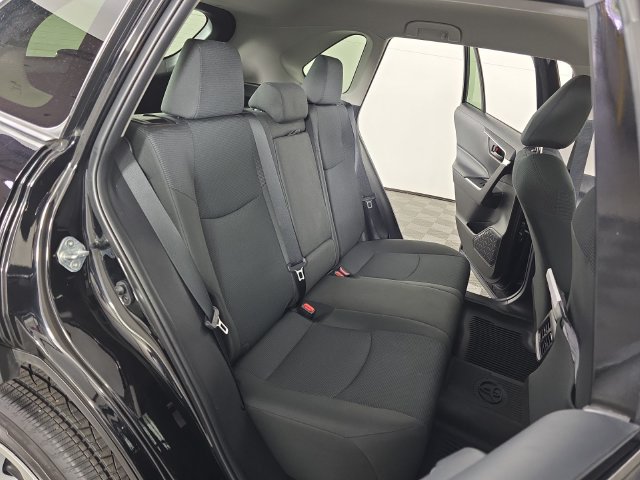 Used 2022 Toyota RAV4 LE AWD/4WD image 25