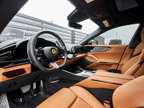 Used 2025 Ferrari Purosangue image 2