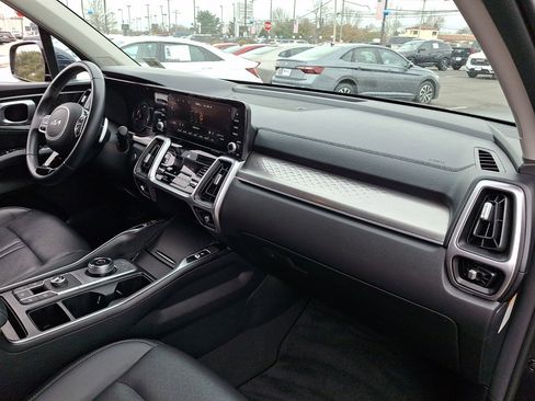 Used 2022 Kia Sorento S image 11