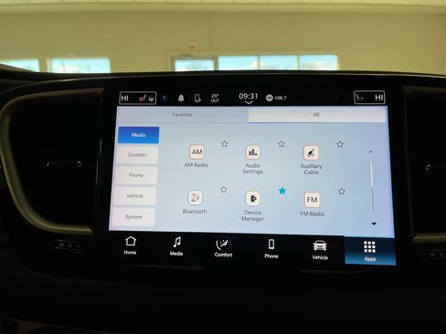Used 2024 Chrysler Pacifica Touring-L FWD image 39