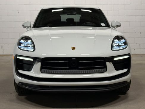 Certified 2026 Porsche Macan AWD/4WD image 9