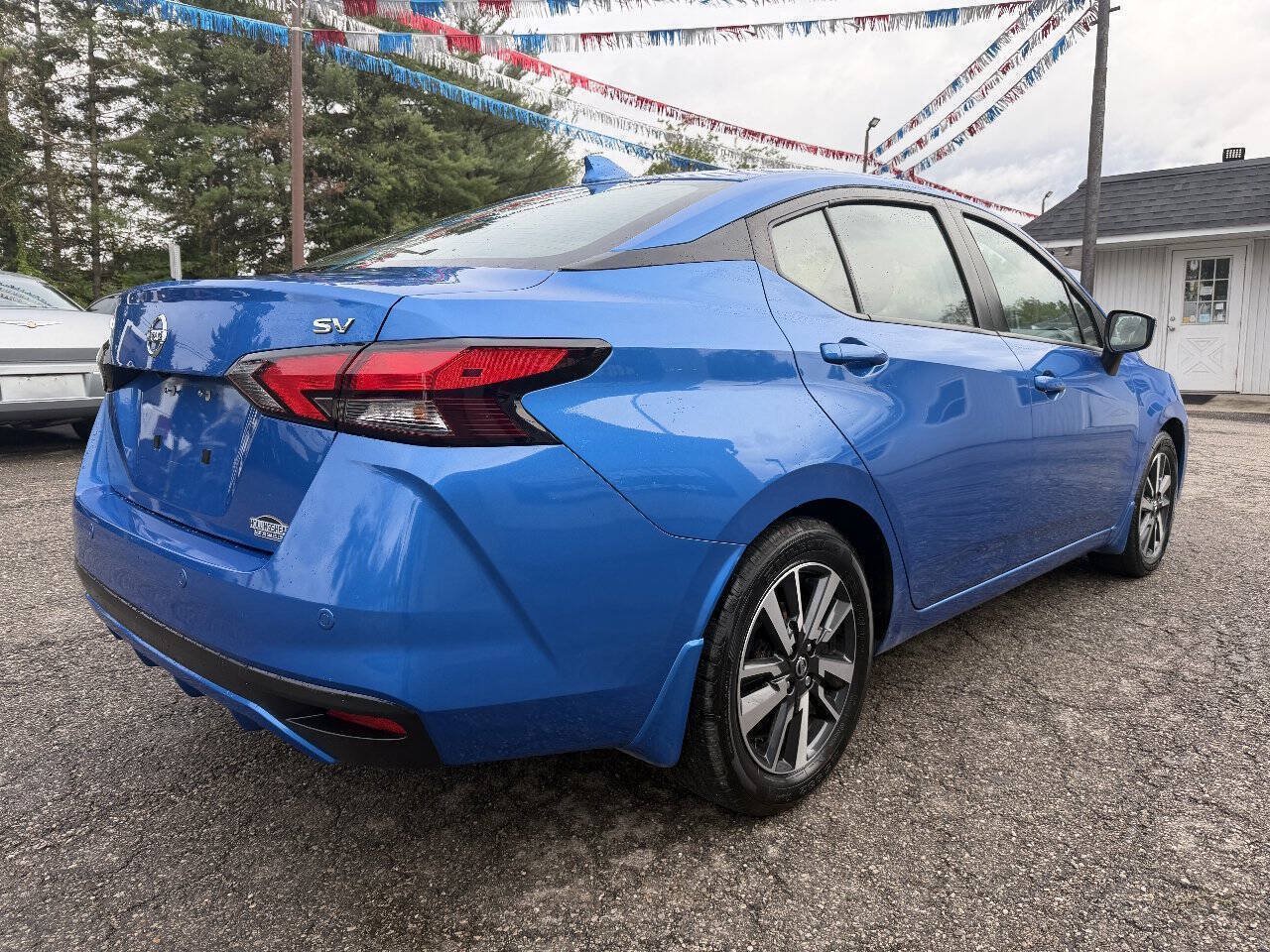 Used 2021 Nissan Versa SV FWD image 5
