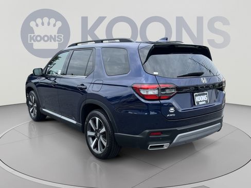 Used 2024 Honda Pilot Touring image 4