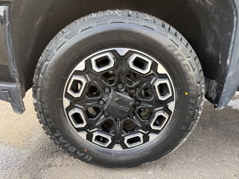 Used 2022 GMC Sierra 2500 AT4 w/ AT4 Preferred Package image 36