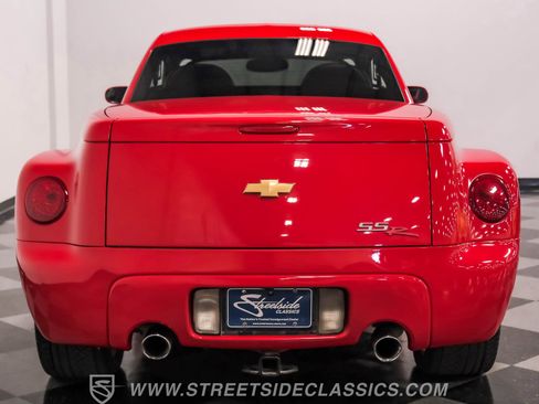 Used 2004 Chevrolet SSR w/ Preferred Equipment Group image 10