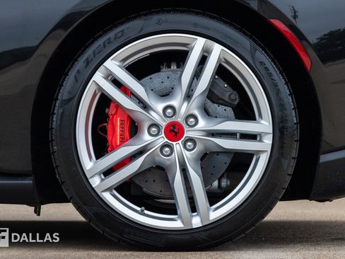 Used 2020 Ferrari Portofino RWD image 9