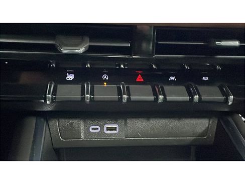 Used 2023 GMC Canyon AT4 w/ AT4 Premium Package image 13