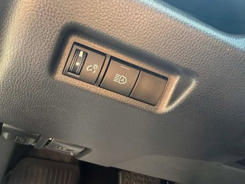 Used 2021 Toyota RAV4 LE AWD/4WD image 28