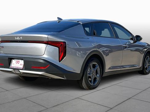 Used 2025 Kia K4 LXS image 8
