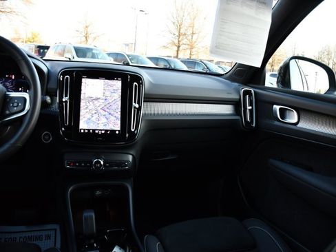 Certified 2025 Volvo XC40 B5 Plus image 20