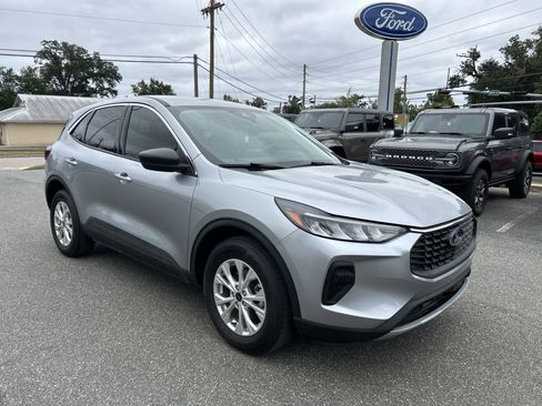 Used 2024 Ford Escape Active image 1